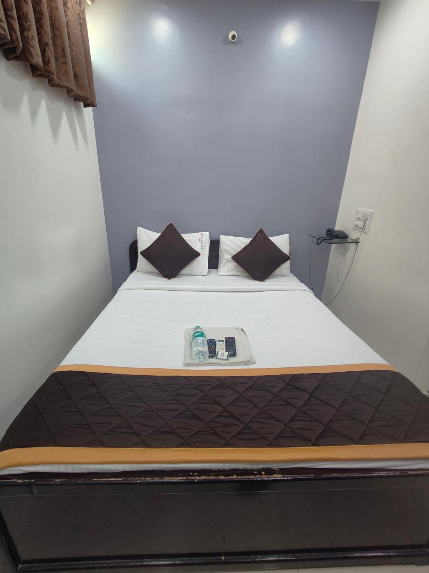 Hotel Golden Arch Бангалор Екстериор снимка
