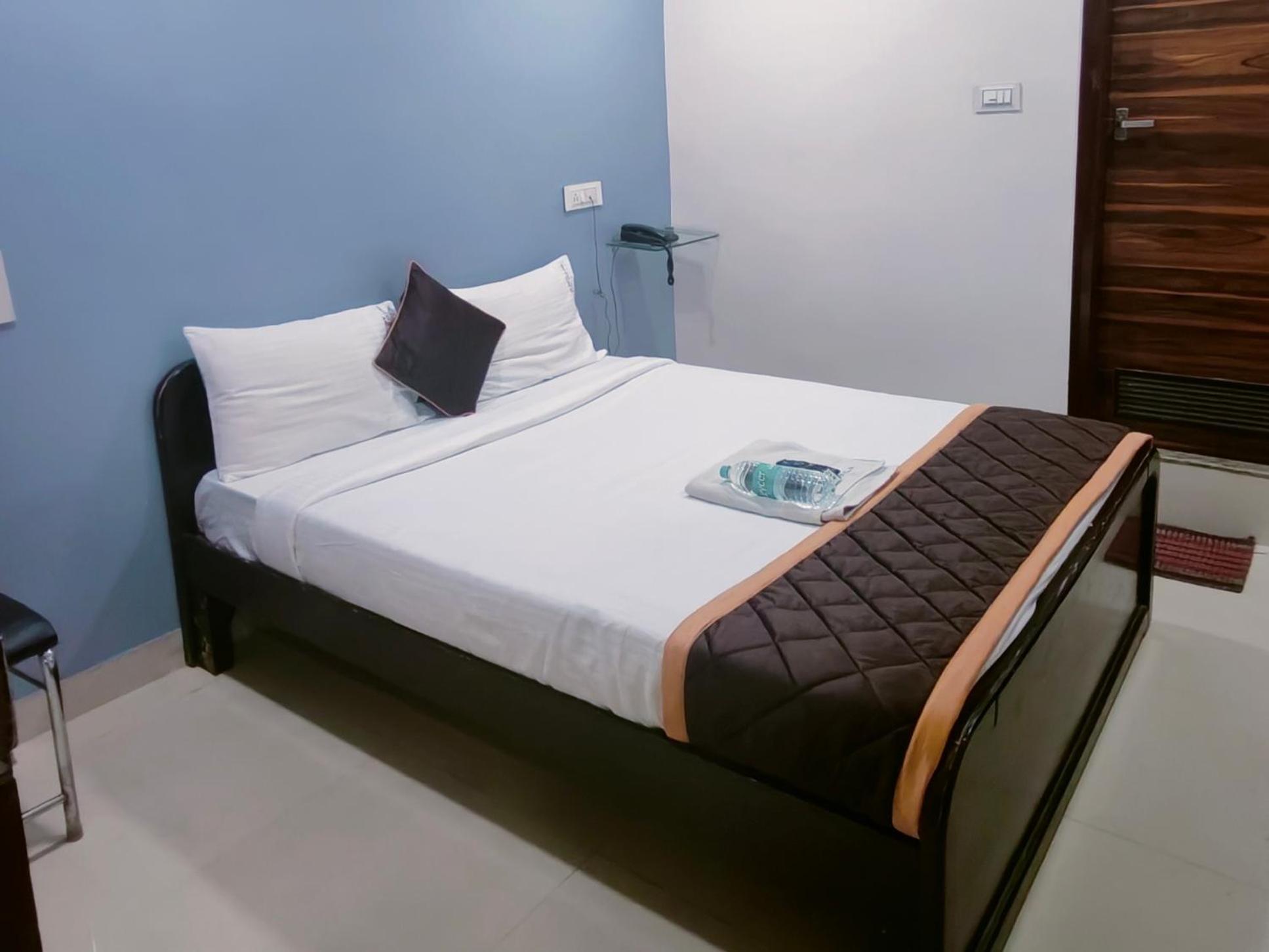 Hotel Golden Arch Бангалор Екстериор снимка